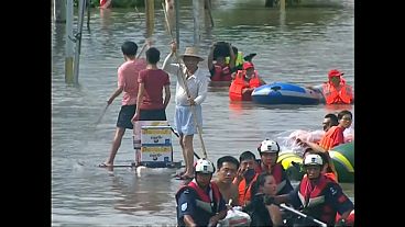 شاهد: فيضانات في جنوب الصين ومستوى المياه يتجاوز المترين