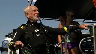 Mais velho mergulhador do mundo tem 95 anos