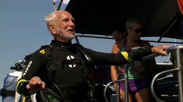 Mais velho mergulhador do mundo tem 95 anos Mais velho mergulhador do mundo tem 95 anos