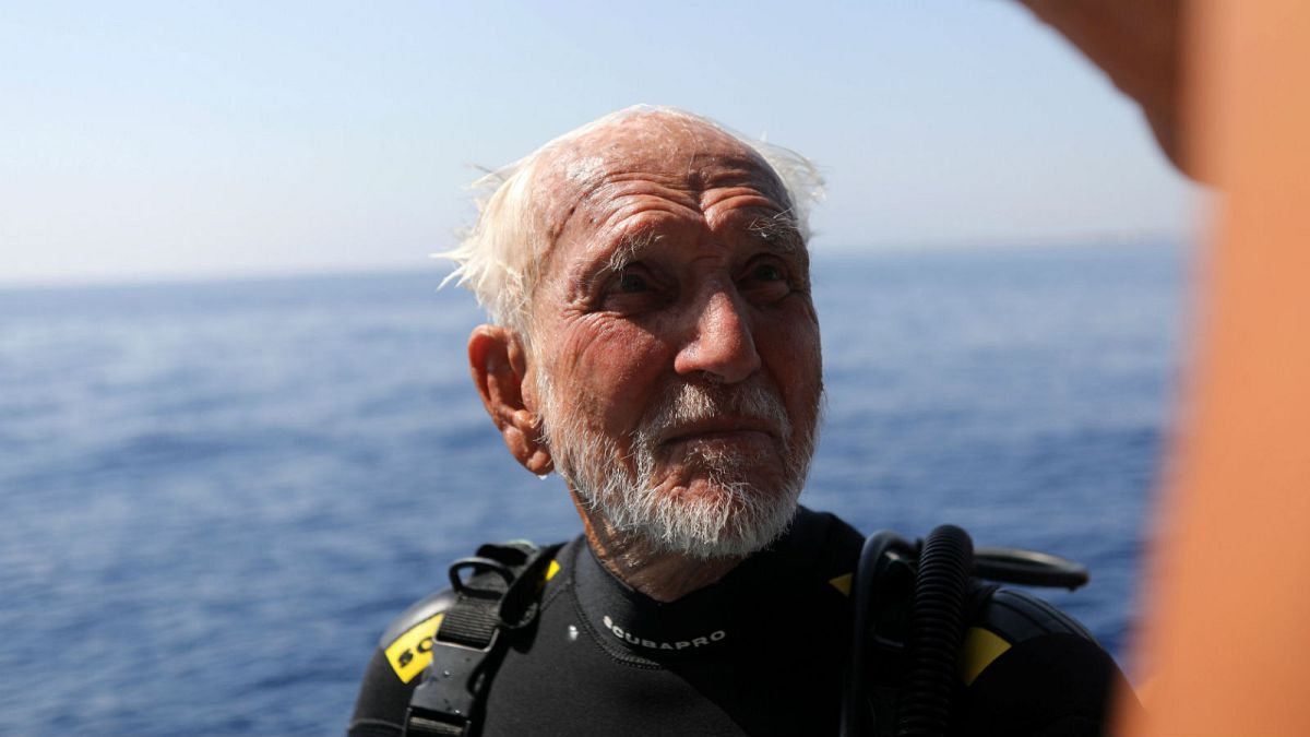 World's oldest diver breaks his own record