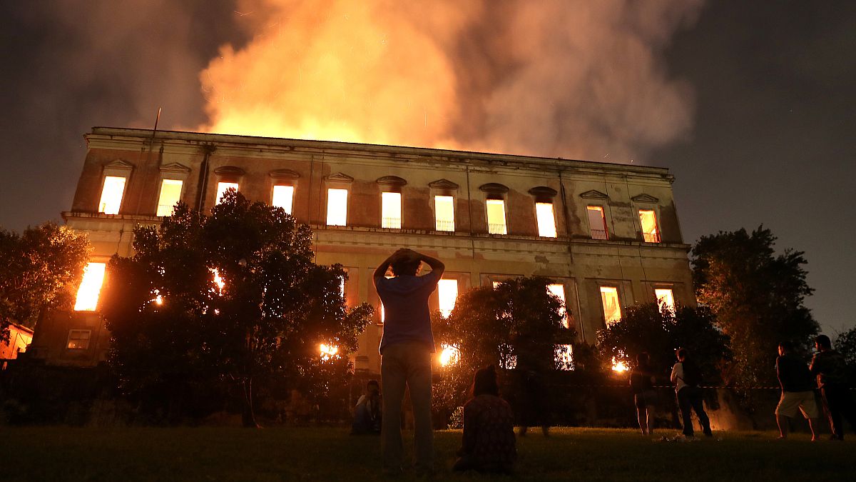 Brezilya'daki yangında 200 yıllık tarih yok oldu