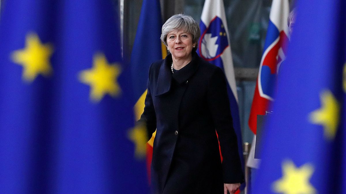 Brexit: May sotto attacco