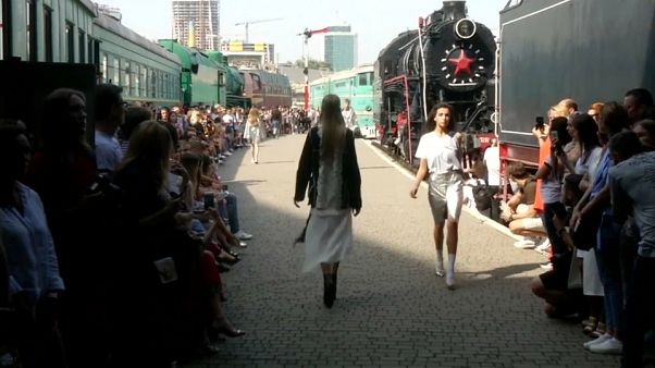 Semana da Moda ucraniana chega de comboio Semana da Moda ucraniana chega de comboio