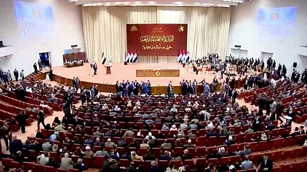 نخستین جلسه پارلمان عراق؛ تلاش دو گروه رقیب برای کسب اکثریت پارلمانی و تشکیل دولت نخستین جلسه پارلمان عراق؛ تلاش دو گروه رقیب برای کسب اکثریت پارلمانی و تشکیل دولت