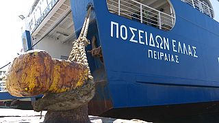 اليونان: استمرار إضراب عمال السفن يعطل عودة السياح من إجازاتهم بالجزر