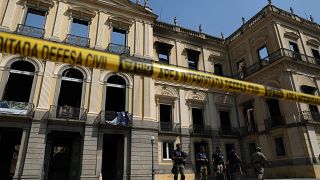 Tristeza e indignação depois de incêndio que destruiu Museu Nacional