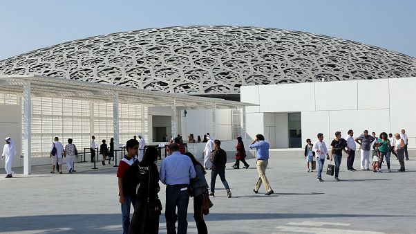 متحف لوفر أبو ظبي يؤجل عرض لوحة لدافنشي قيمتها 450 مليون دولار متحف لوفر أبو ظبي يؤجل عرض لوحة لدافنشي قيمتها 450 مليون دولار