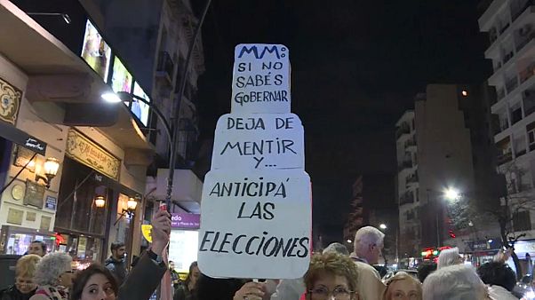 Caceroladas en Argentina contra el plan de austeridad Caceroladas en Argentina contra el plan de austeridad