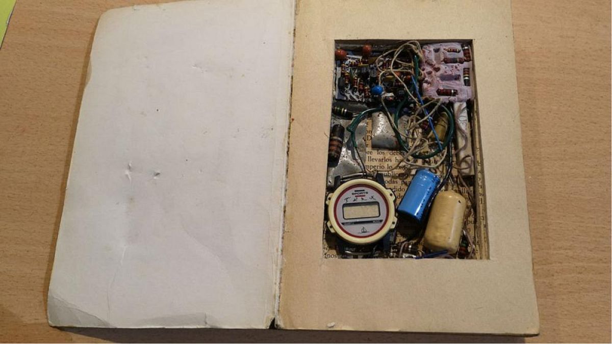 Hamis bombát találtak egy könyvben egy spanyol antikváriumban