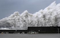 Ο τυφώνας «Τζέμπι» σαρὠνει την Ιαπωνία