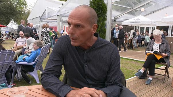 Varoufakis hace un llamamiento a combatir al "neofascismo" Varoufakis hace un llamamiento a combatir al "neofascismo"