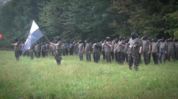 مخاوف من مجموعة عسكرية معادية للمهاجرين يقودها سياسي بارز في سلوفينيا مخاوف من مجموعة عسكرية معادية للمهاجرين يقودها سياسي بارز في سلوفينيا