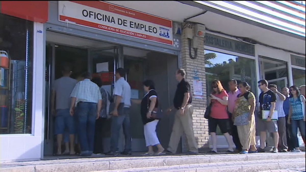 La creación de empleo se agosta en España