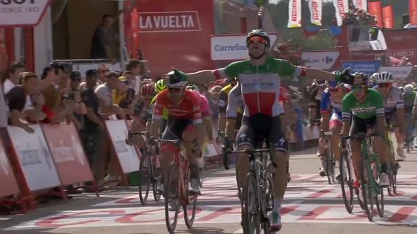 Elia Viviani repite victoria en la Vuelta ciclista a España Elia Viviani repite victoria en la Vuelta ciclista a España