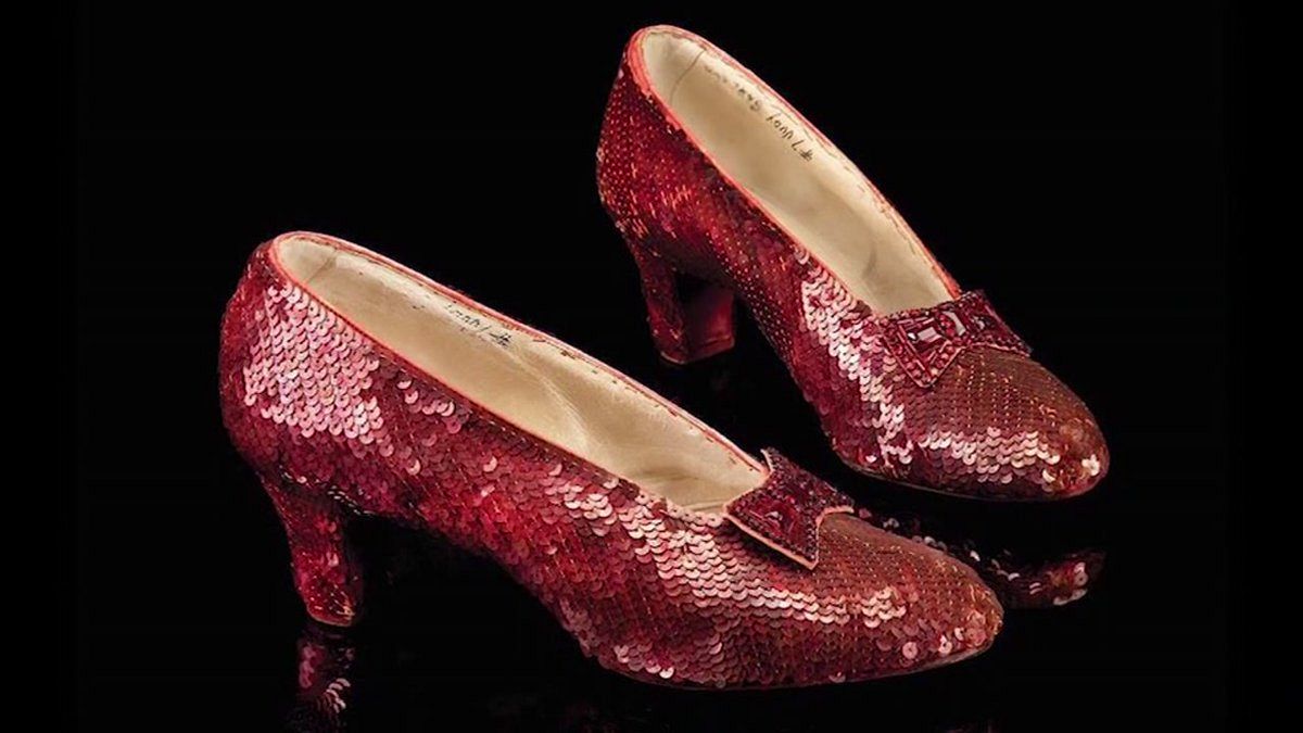 Os sapatos vermelhos de Dorothy voltam para casa 