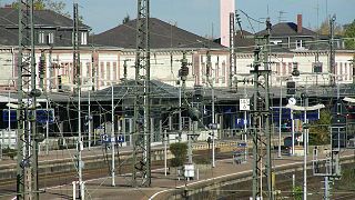 Hammer-Angriff auf Gleis 5 in Offenburg - Polizei sucht Zeugen
