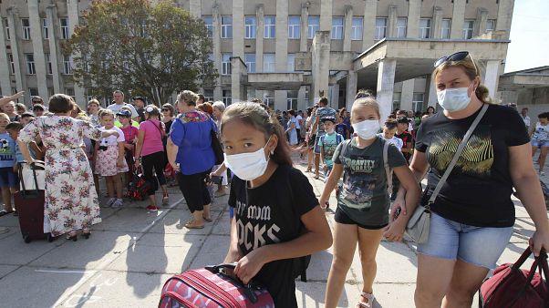 Из Армянска эвакуируют, но угрозы "не видят" Из Армянска эвакуируют, но угрозы "не видят"