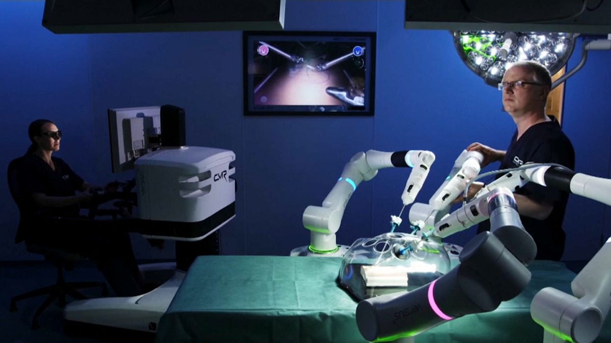 Doktorlar 'el çekiyor', robot cerrahlar devrede