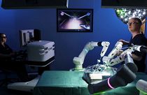 Doktorlar 'el çekiyor', robot cerrahlar devrede