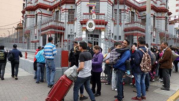 Decenas de venezolanos regresan a casa con el 'puente aéreo' de Maduro Decenas de venezolanos regresan a casa con el 'puente aéreo' de Maduro