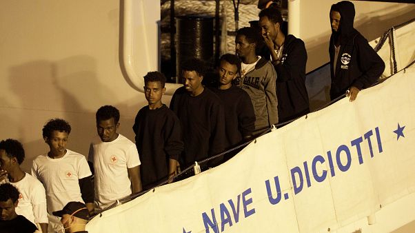 Megtaláltak 17-et a Diciottin Európába érkezett, majd eltűnt migránsok közül Megtaláltak 17-et a Diciottin Európába érkezett, majd eltűnt migránsok közül