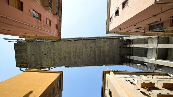Le viaduc de Gênes vu du dessous Le viaduc de Gênes vu du dessous