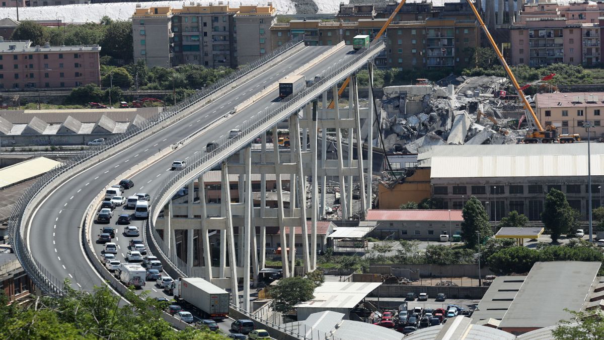 فتح التحقيق رسميا في حادث انهيار جسر جنوة الإيطالي