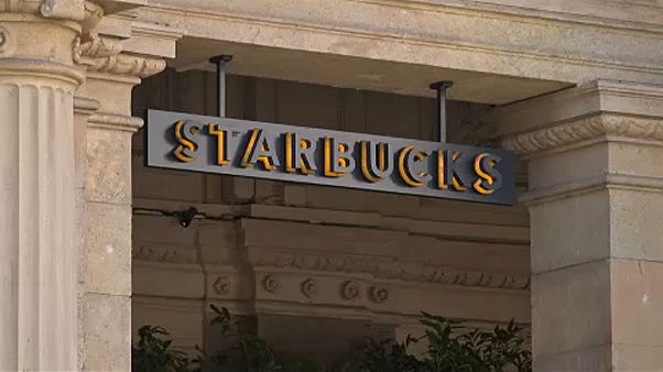 Howard Schulz e o lado "humilde" da Starbucks em Milão Howard Schulz e o lado "humilde" da Starbucks em Milão