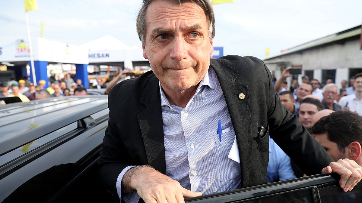 Jair Bolsonaro apunhalado mas livre de perigo 