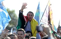 Brésil : le candidat d'extrême droite poignardé, la présidentielle remise en cause