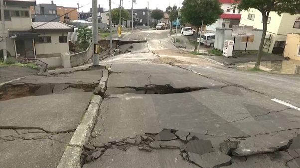 Terremoto in Giappone: le vittime salgono a 16 Terremoto in Giappone: le vittime salgono a 16