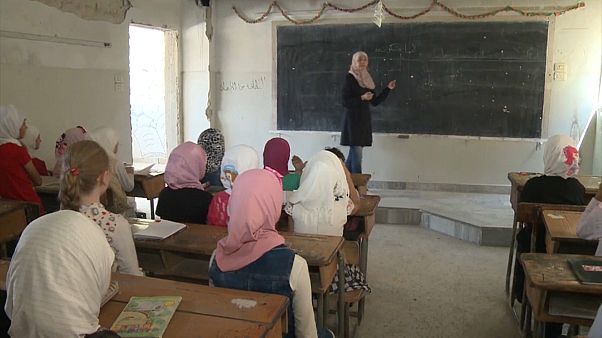 Сирийские дети садятся за парты Сирийские дети садятся за парты