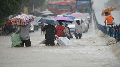 لقطات الأسبوع، فيضانات في الصين وإعصار في اليابان وانهيار جسر في الهند