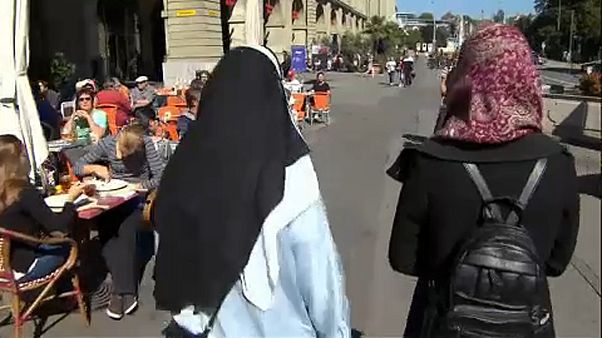 Nem lesz tilos a fejkendő a svájci iskolákban Nem lesz tilos a fejkendő a svájci iskolákban