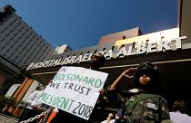 Apoiantes de Bolsonaro junto ao hospital onde o candidato foi internado