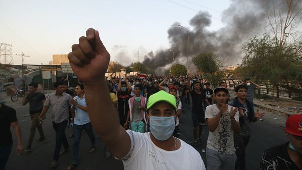 Irak: Protestocular Basra'da İran Başkonsolosluğunu ateşe verdi Irak: Protestocular Basra'da İran Başkonsolosluğunu ateşe verdi