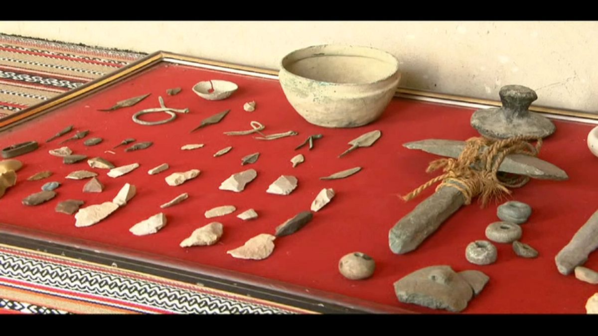 شاهد: متحف نزوى في سلطنة عمان يحوي مقتنيات عمرها 7000 عام