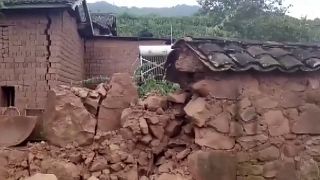 شاهد: رعب وفرار السكان أثناء وقوع زلزال عنيف بجنوب شرق الصين