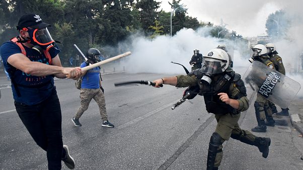 Manifestações contra mudança do nome da Macedónia acabam em confrontos Manifestações contra mudança do nome da Macedónia acabam em confrontos