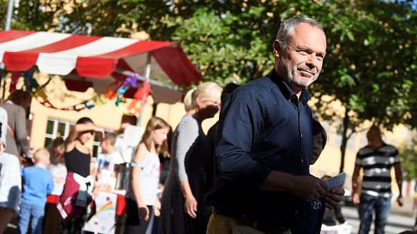 Gegen Rassismus: Liberaler Kandidat versteigert vielgetragenes Hemd Gegen Rassismus: Liberaler Kandidat versteigert vielgetragenes Hemd