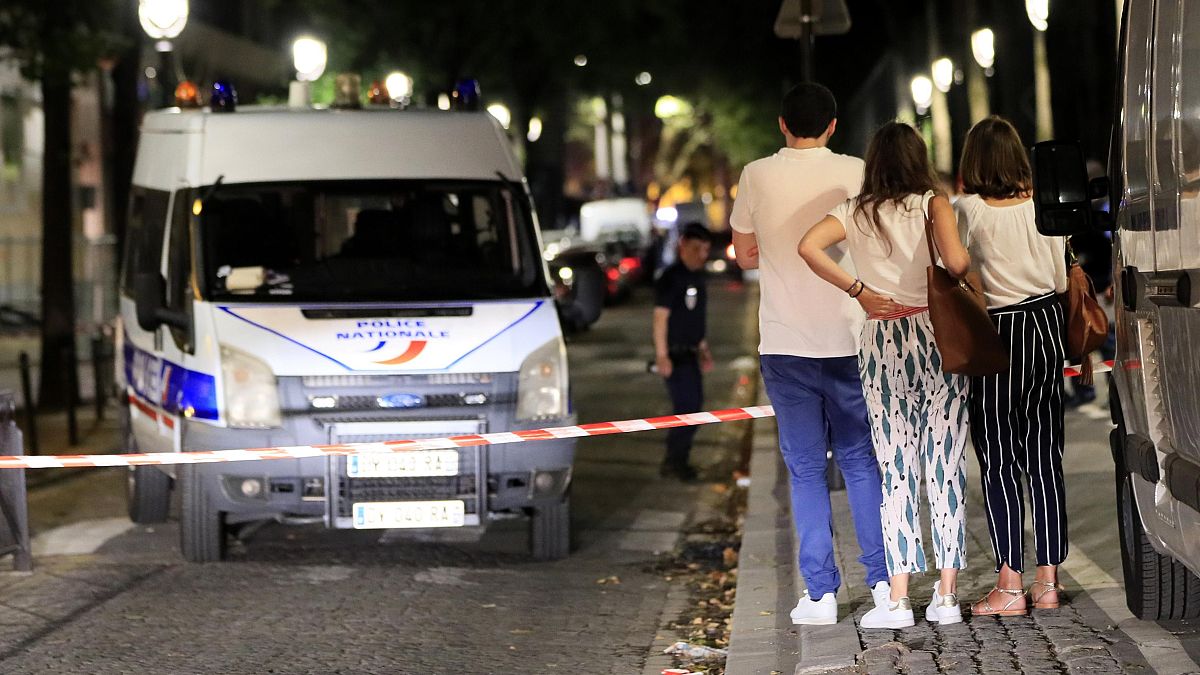 «مرد افغان» در پاریس با چاقو چند نفر را زخمی کرد 