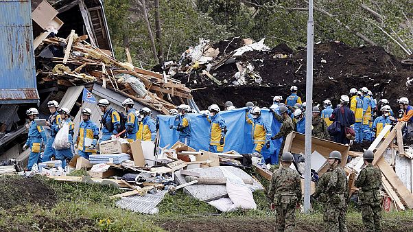 Japonya’yı vuran depremde can kaybı 44’e yükseldi Japonya’yı vuran depremde can kaybı 44’e yükseldi