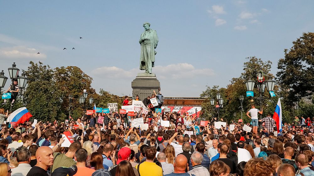 More than 800 people detained in nationwide protests in Russia