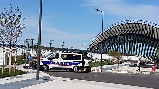 VİDEO - Lyon Havalimanı'nda piste giren aracın sürücüsü tutuklandı