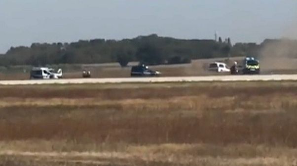 Perseguição policial no aeroporto da cidade francesa de Lyon Perseguição policial no aeroporto da cidade francesa de Lyon