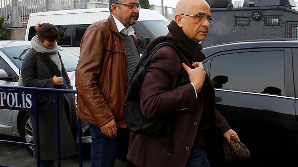 Enis Berberoğlu Yargıtay kararının ardından tahliye edildi Enis Berberoğlu Yargıtay kararının ardından tahliye edildi
