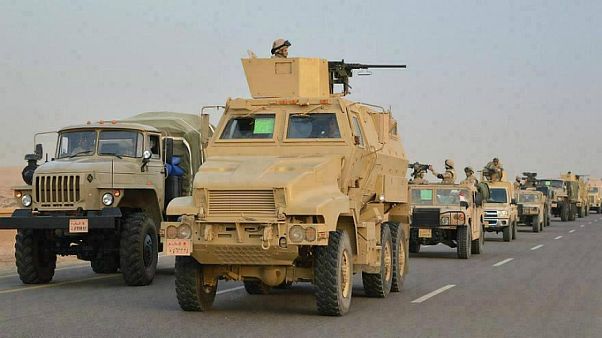 الداخلية المصرية: مقتل أربعة "إرهابيين" مشتبه بهم بالهجوم على حاجز أمني بالعريش الداخلية المصرية: مقتل أربعة "إرهابيين" مشتبه بهم بالهجوم على حاجز أمني بالعريش