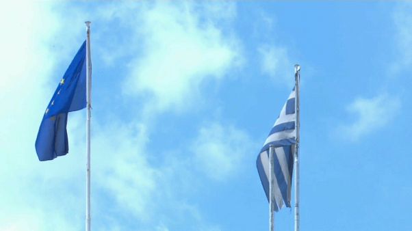 Grecia: Tspiras taglia le tasse Grecia: Tspiras taglia le tasse