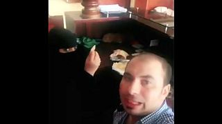 Suudi Arabistan’da bir kadınla kahvaltı yapan Mısırlı adam gözaltında