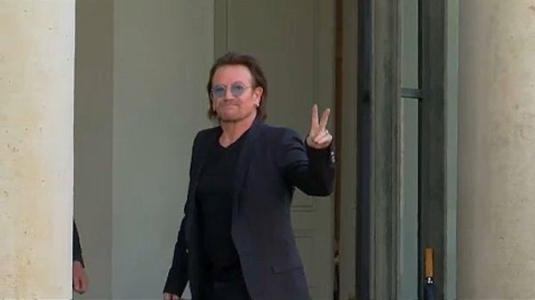 Bono az Elysee-palotában Bono az Elysee-palotában